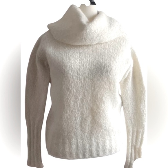 Vince Alpaca Elegant Minimalist Cowl Neckline Ivory White Women’s Size Large - Picture 2 of 12